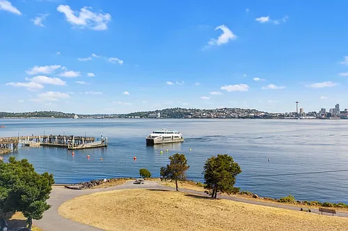 17 Harbor Ave SW #400 Photo 1