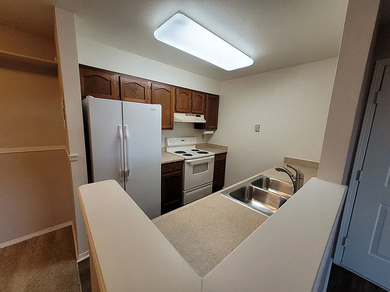 2720-2758 Mirage Dr — Photo 17