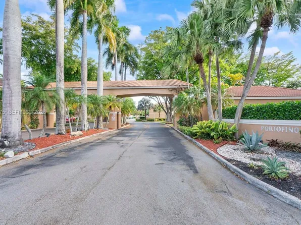 11461 Lakeview Dr #8A, Pompano Beach, FL 33071