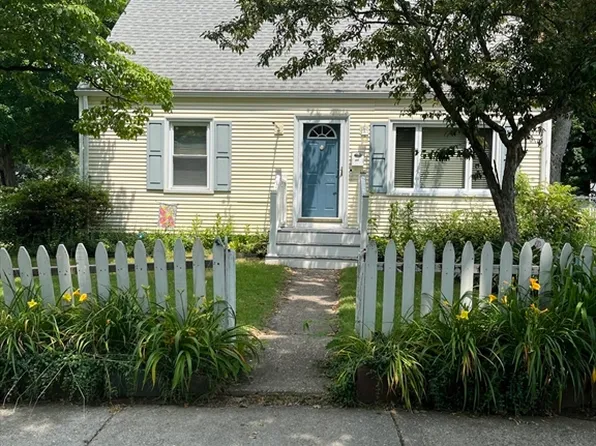 220 Gifford St, Springfield, MA 01118