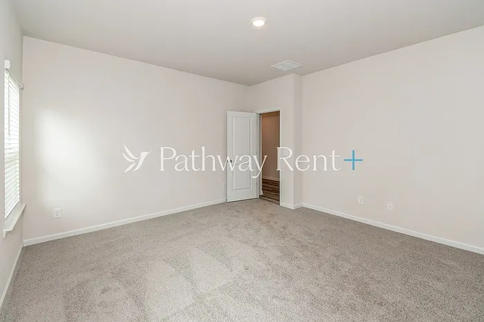 603 Mackenzie Cv — Photo 12