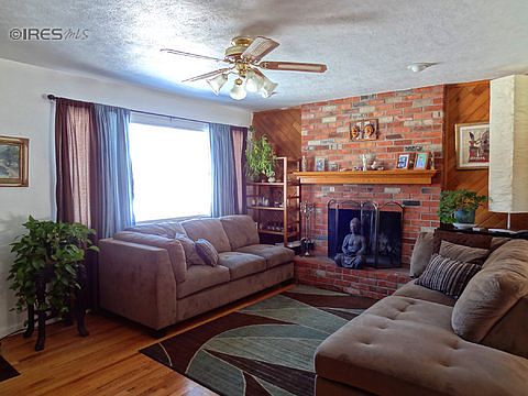 3rd image of 695 Gillaspie Dr