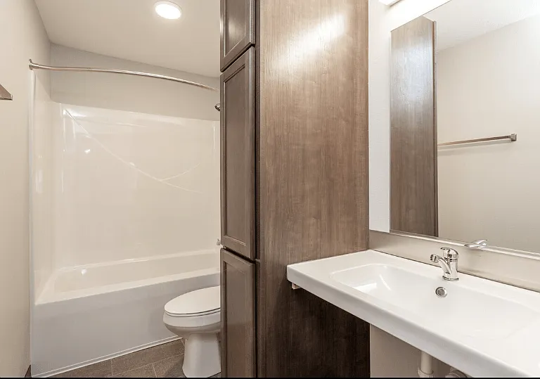 Hilltop Apartments — Photo 9