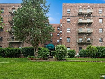 2335 Hudson Ter APT E6, Fort Lee, NJ, 07024