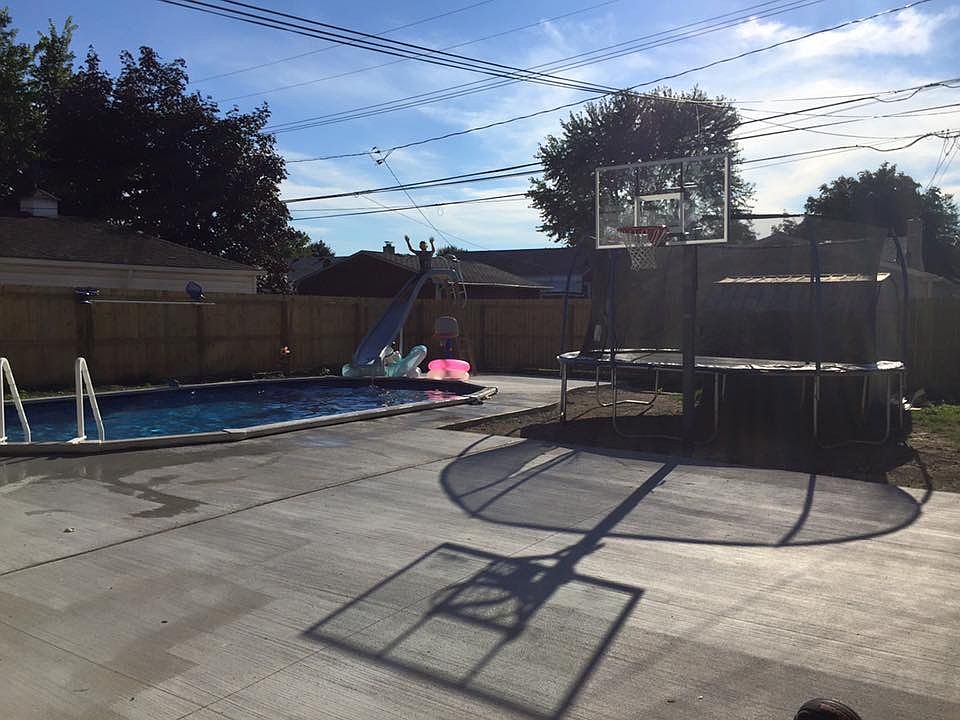 2nd image of 15150 Drake St