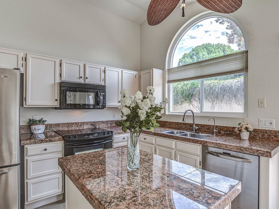1st image of 8876 E Sunnyside Dr