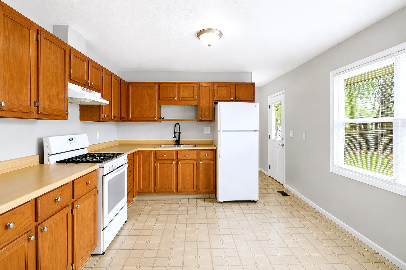 3641 Richardt Ave — Photo 4