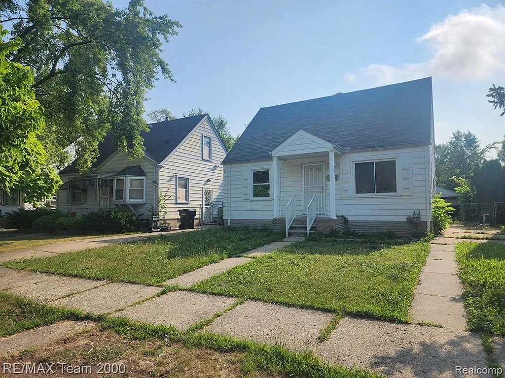 3 bed, 1.0 bath, 1000 sqft, $1,300 — Photo 2