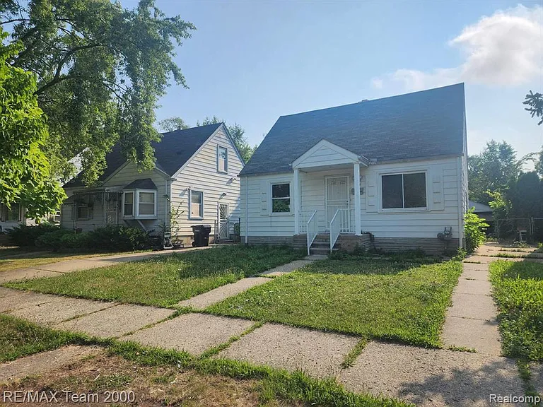 8244 Heyden St — Photo 2