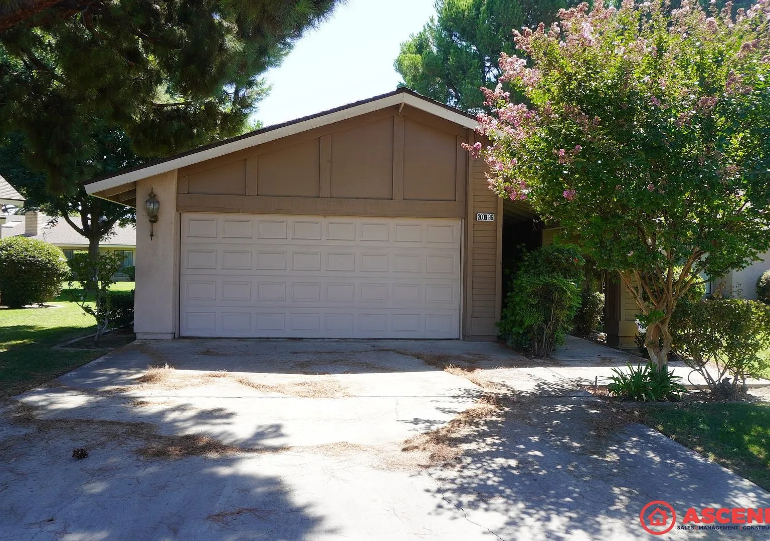 Move In Special! $500 Off First Month Rent! 3 Bed / 1.5 Bath With Full Appliances, In-Unit Laundr... — Photo 2