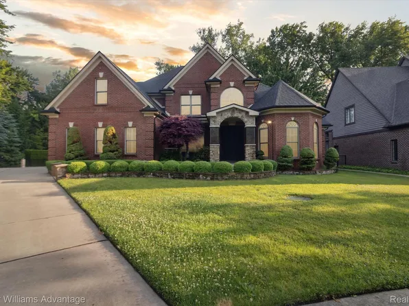 27715 Stephany Ct, Harrison Township, MI 48045