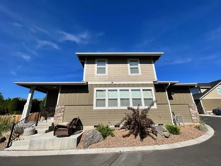 2755 SW Greens Blvd #13 — Photo 4