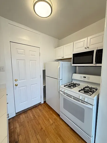 4419 N Whipple St #2 Photo 1