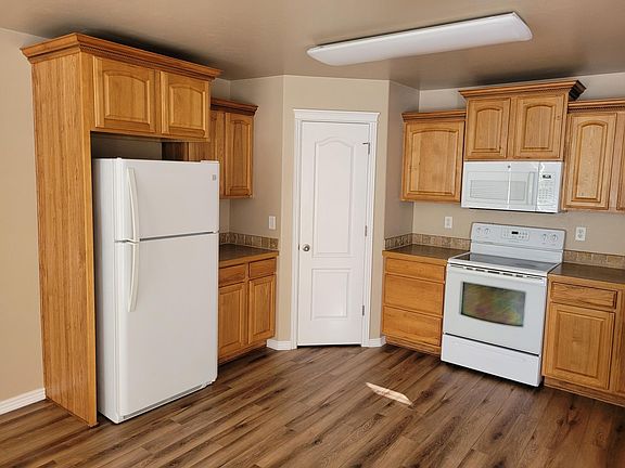 3rd image of 320 Cayuse Creek Dr