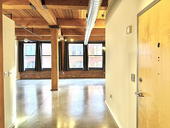 2nd image of 1015 Washington Ave APT 401