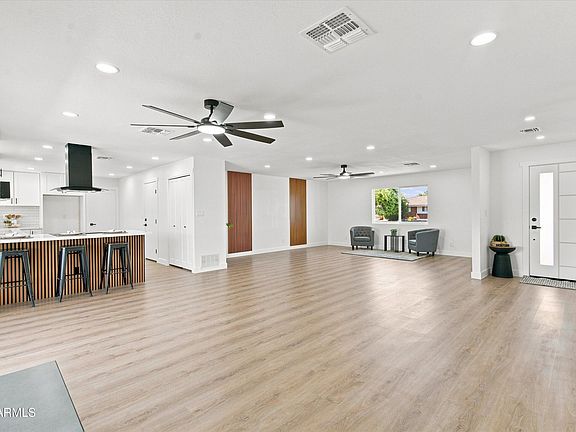 4th image of 1609 E Glencove Street