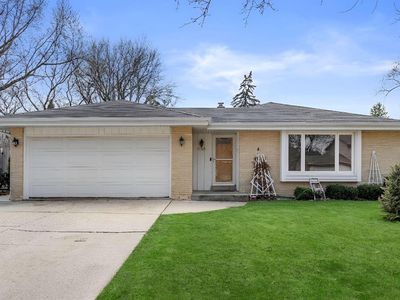 11925 W Lynx AVENUE, Milwaukee, WI, 53225