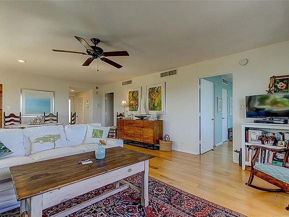 4th image of 1365 Snell Isle Blvd NE APT 3F