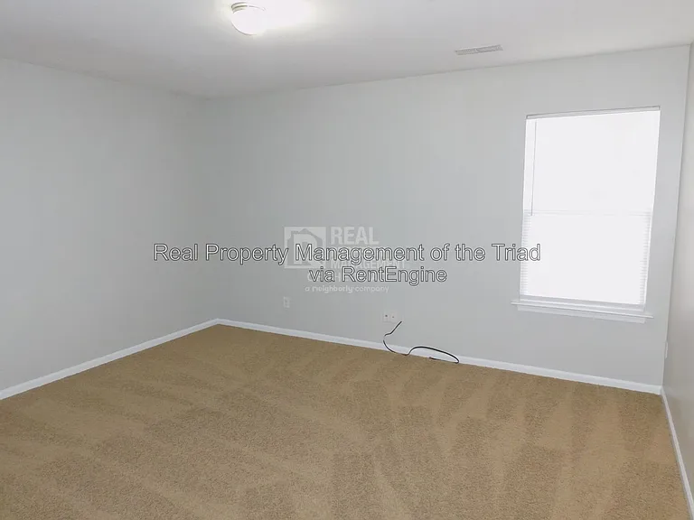 8 Rockport Ct — Photo 26