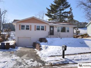 2107 Twin Ridge Dr, Bellevue, NE 68005