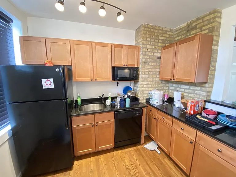 6144 N Hoyne Ave — Photo 3