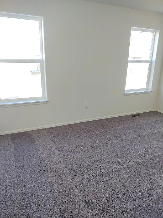 3 bed, 2500 sqft, $2,750 — Photo 2