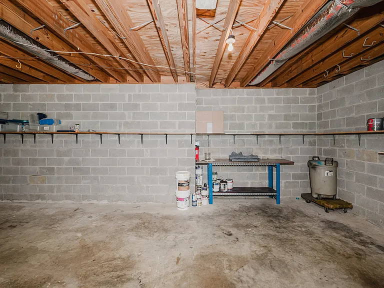 120 Lynn Dr — Photo 34