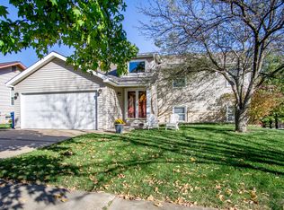 946 Shandra Dr, Ballwin, MO 63021