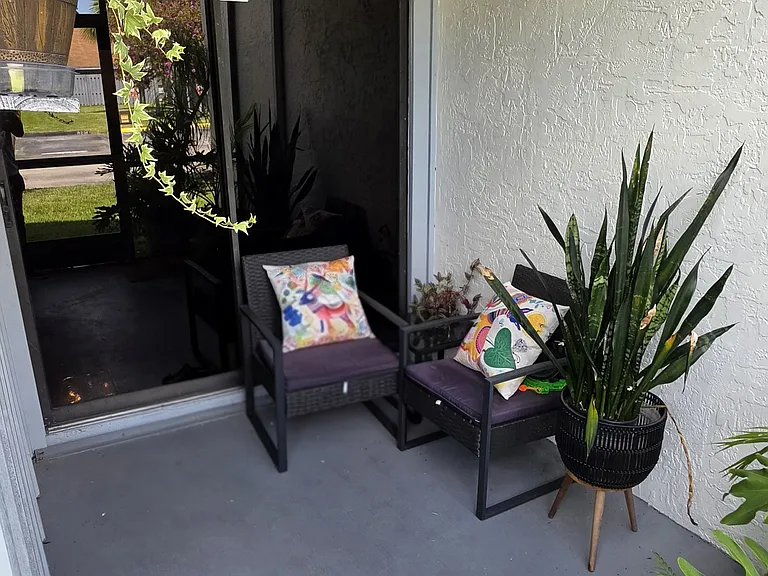Thomas St — Photo 24