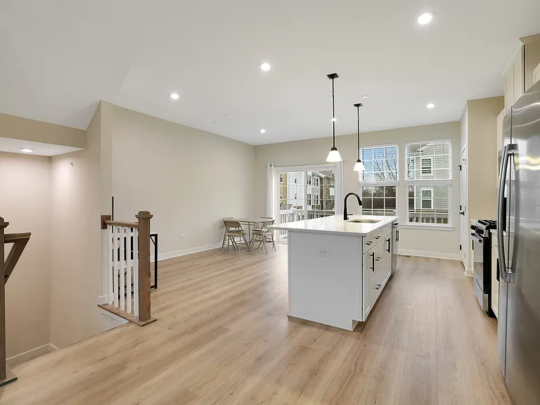 155 Canterbury Way — Photo 8