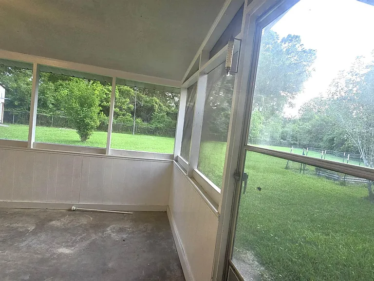 344 Burgess Pl — Photo 9