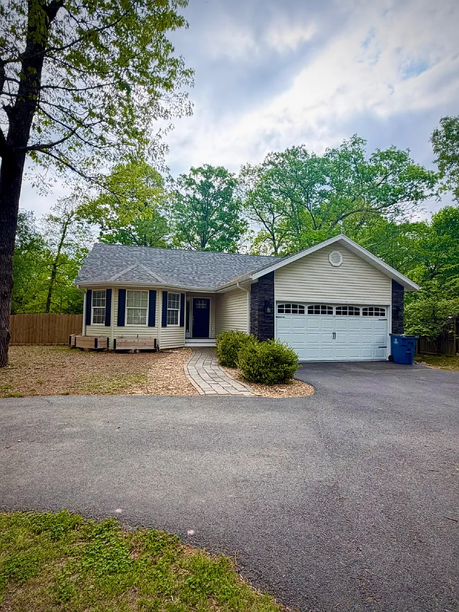 Building Photo - 1270 Skyview Dr