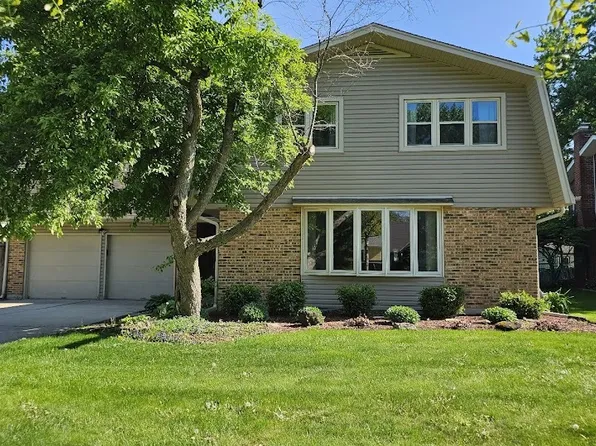 4633 Gettysburg Dr, Rolling Meadows, IL 60008