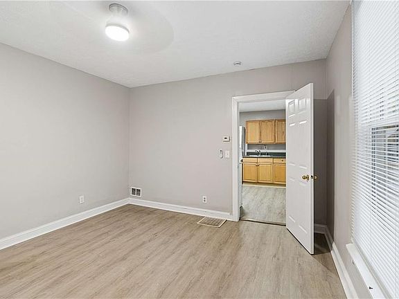 4th image of 652 Bryan St SE Unit A
