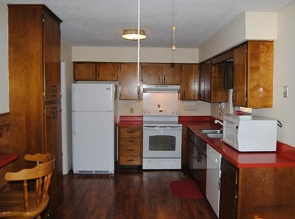 4th image of 27 Magnolia St