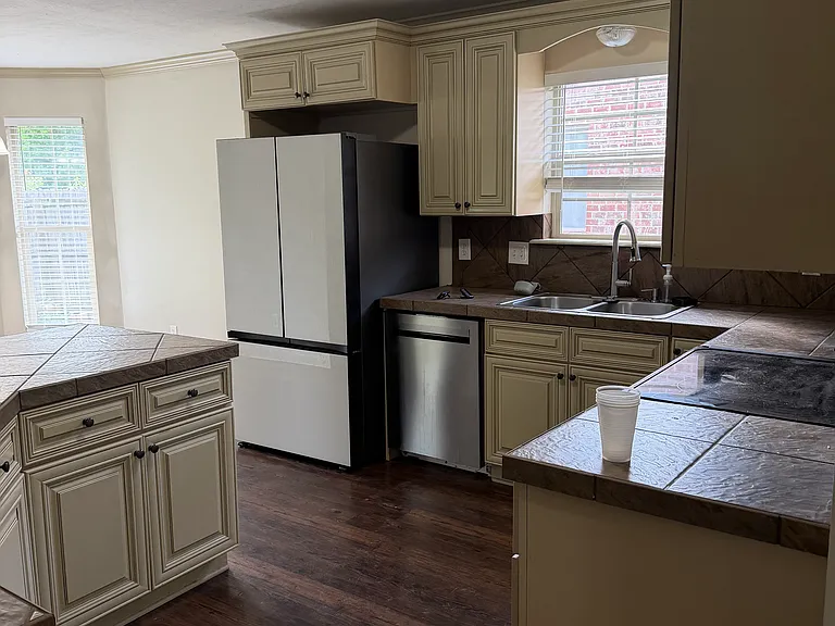 516 Brighton Trl — Photo 9
