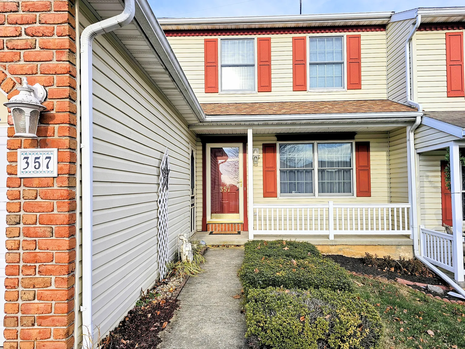 3 bed, 2.5 bath, 1456 sqft, $1,695 — Photo 2
