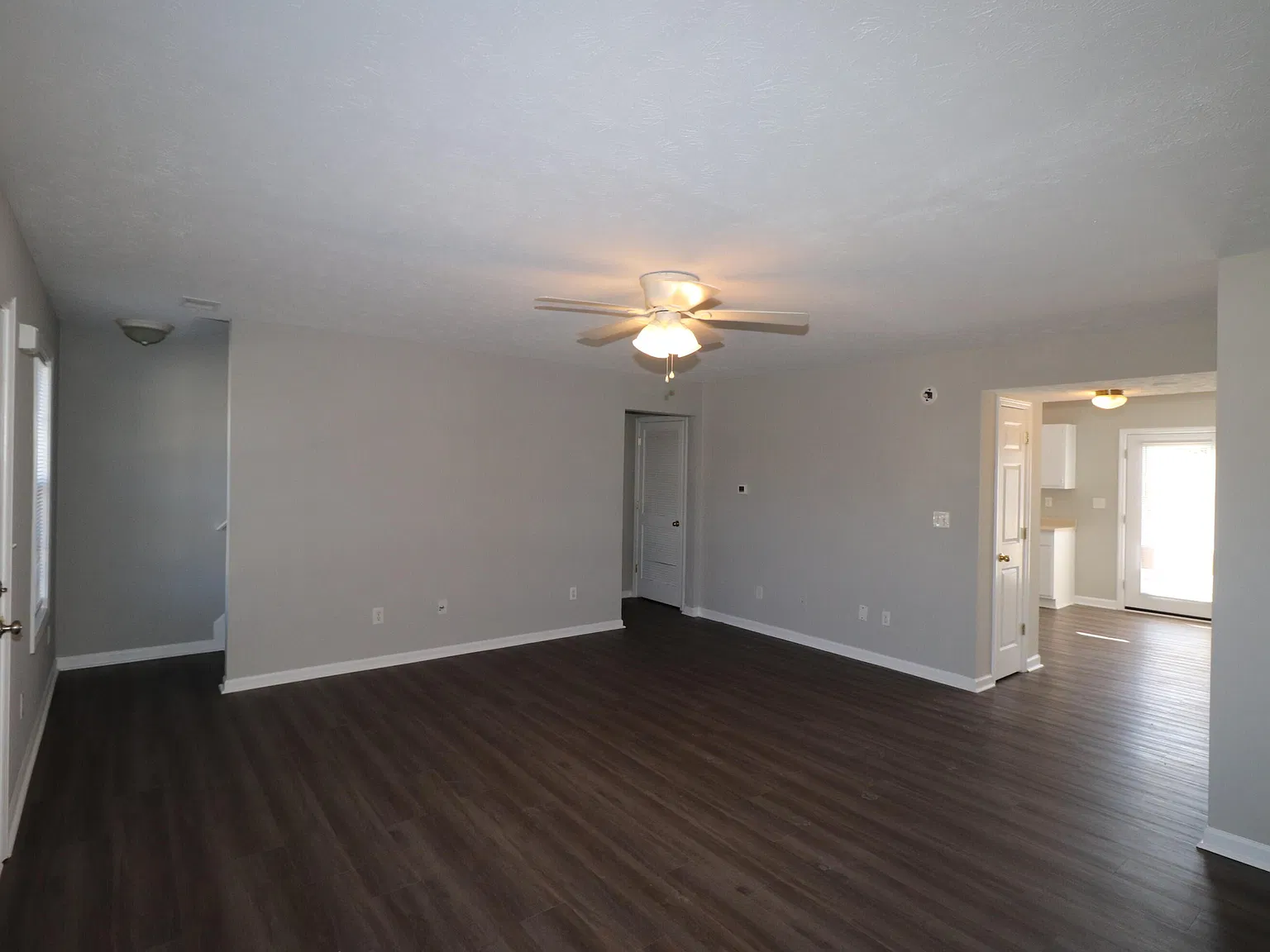 4 bed, 2.5 bath, 1672 sqft, $1,600 — Photo 3