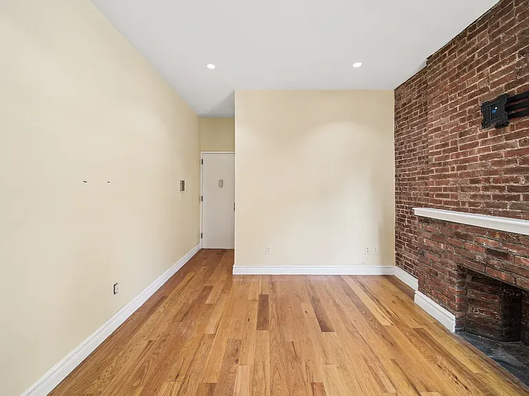 162 E 82nd St #2D — Photo 6