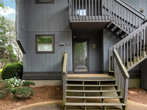 125 Cedar Cove Ln, Winston Salem, NC 27104