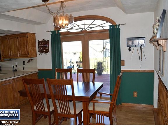 Dining area w/ access to deck.