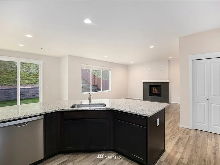 2730 Saga Ct NE — Photo 22