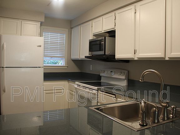 4th image of 9615 NE 121st Ln