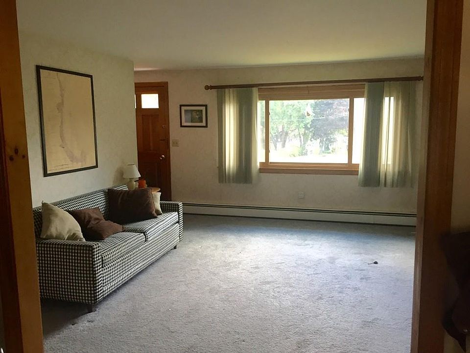 2nd image of 17 Goldsmith Dr