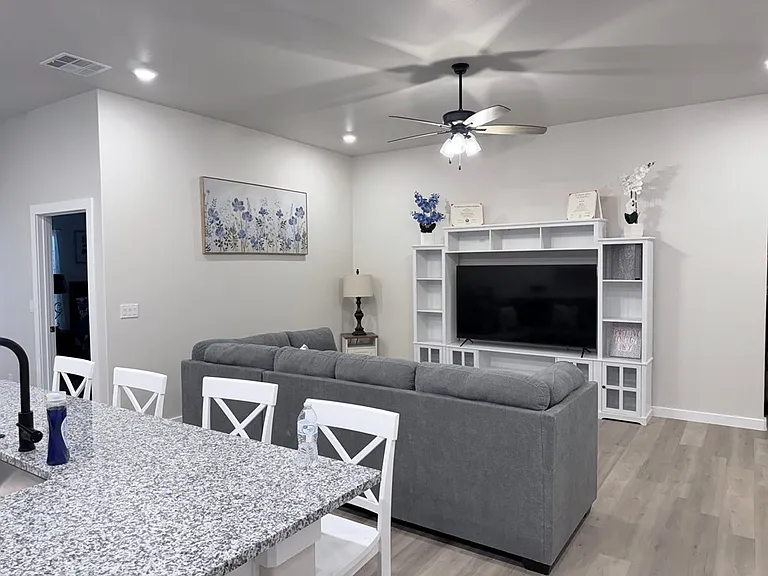 2944 Hidalgo Ave — Photo 4