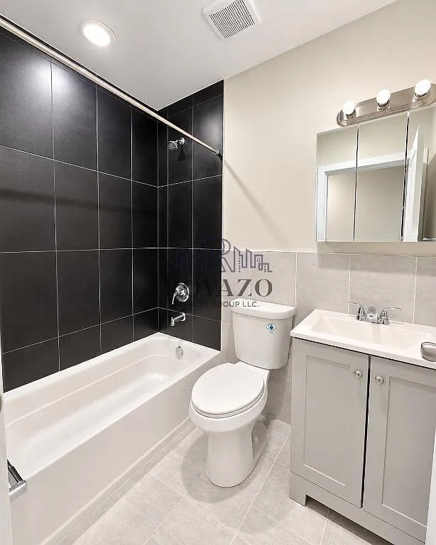 2 bed, 600 sqft, $1,950 — Photo 3