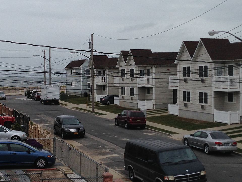 2nd image of 122 Beach 61st St
