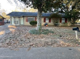 3010 Center St, Flora, MS 39071