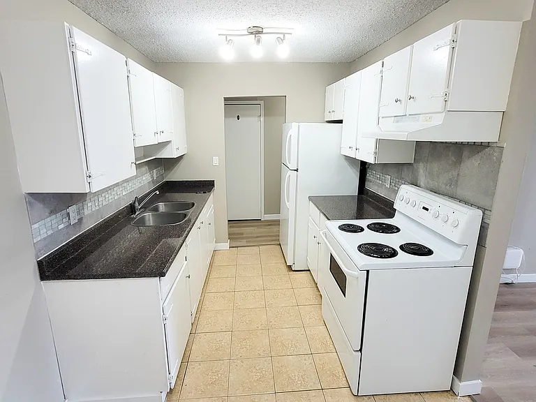 3065 Clearbrook Rd — Photo 3