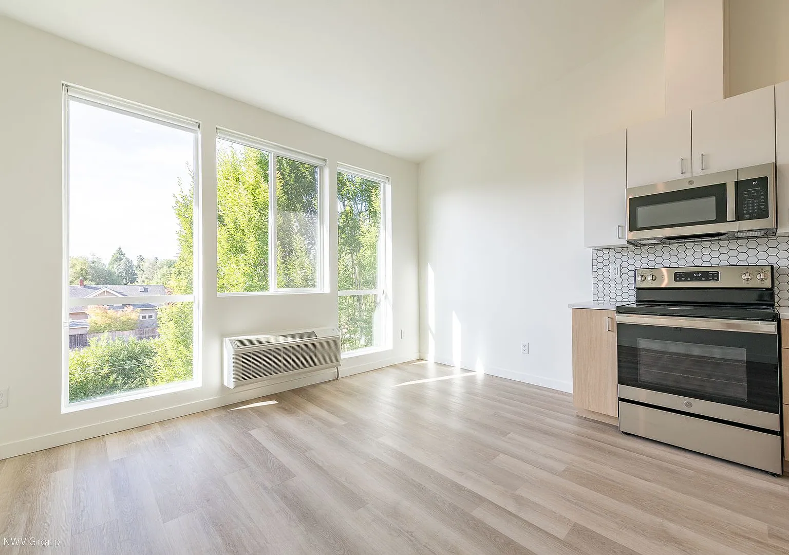 8770 N Willamette — Photo 2